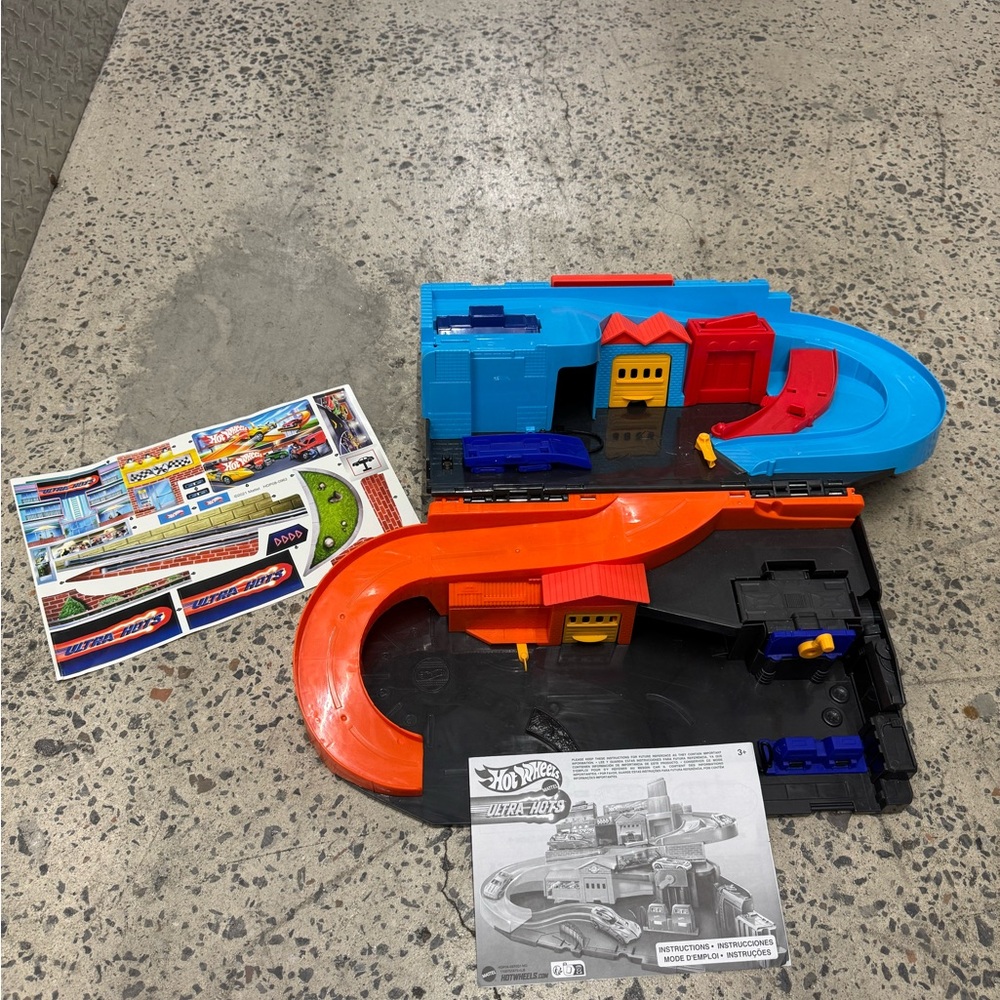 Hot wheels track on the go
